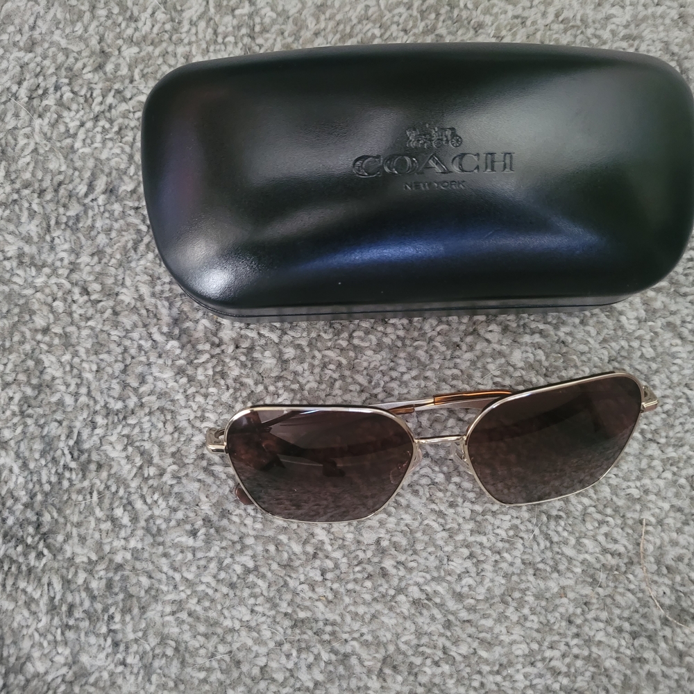 NEW never worn Coach Gold Frame Sunglasses with Dark qLenses